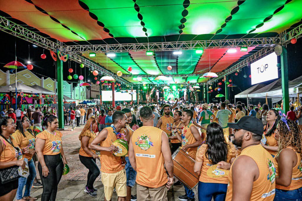 Geleiras, garrafas de vidro, cadeiras: Saiba o que não pode levar para o Carnaval da Família 2025 no Acre