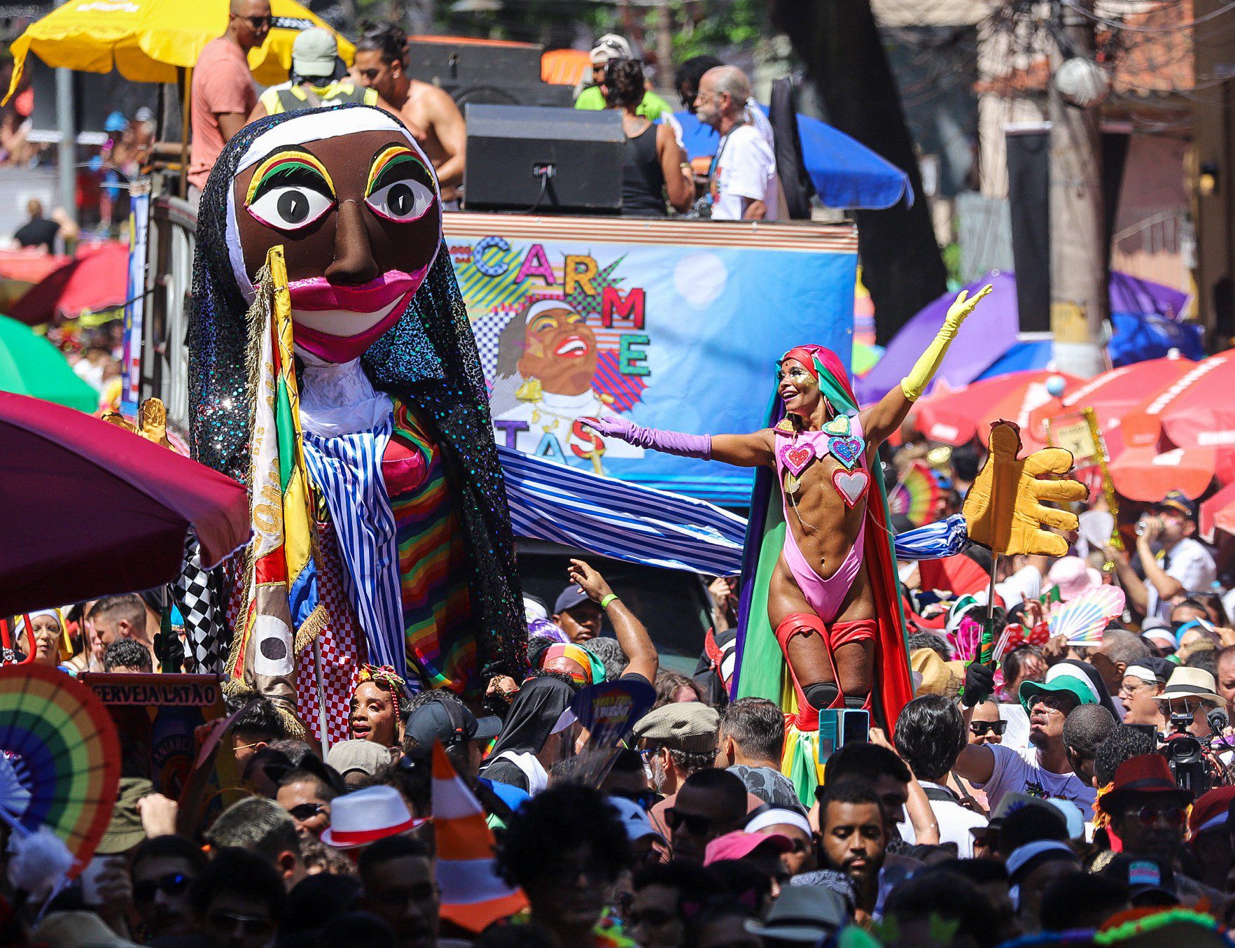 É carnaval! Rio tem 254 blocos desfilando até Quarta-Feira de Cinzas, sendo 22 nesta sexta; monte seu roteiro