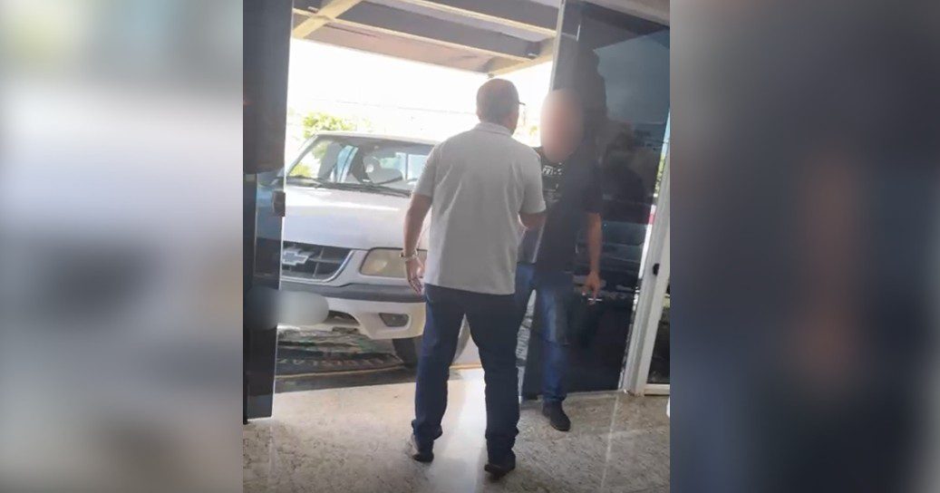 VÍDEO: Comerciante se revolta com vereadores e tenta invadir Câmara de Votuporanga com caminhonete