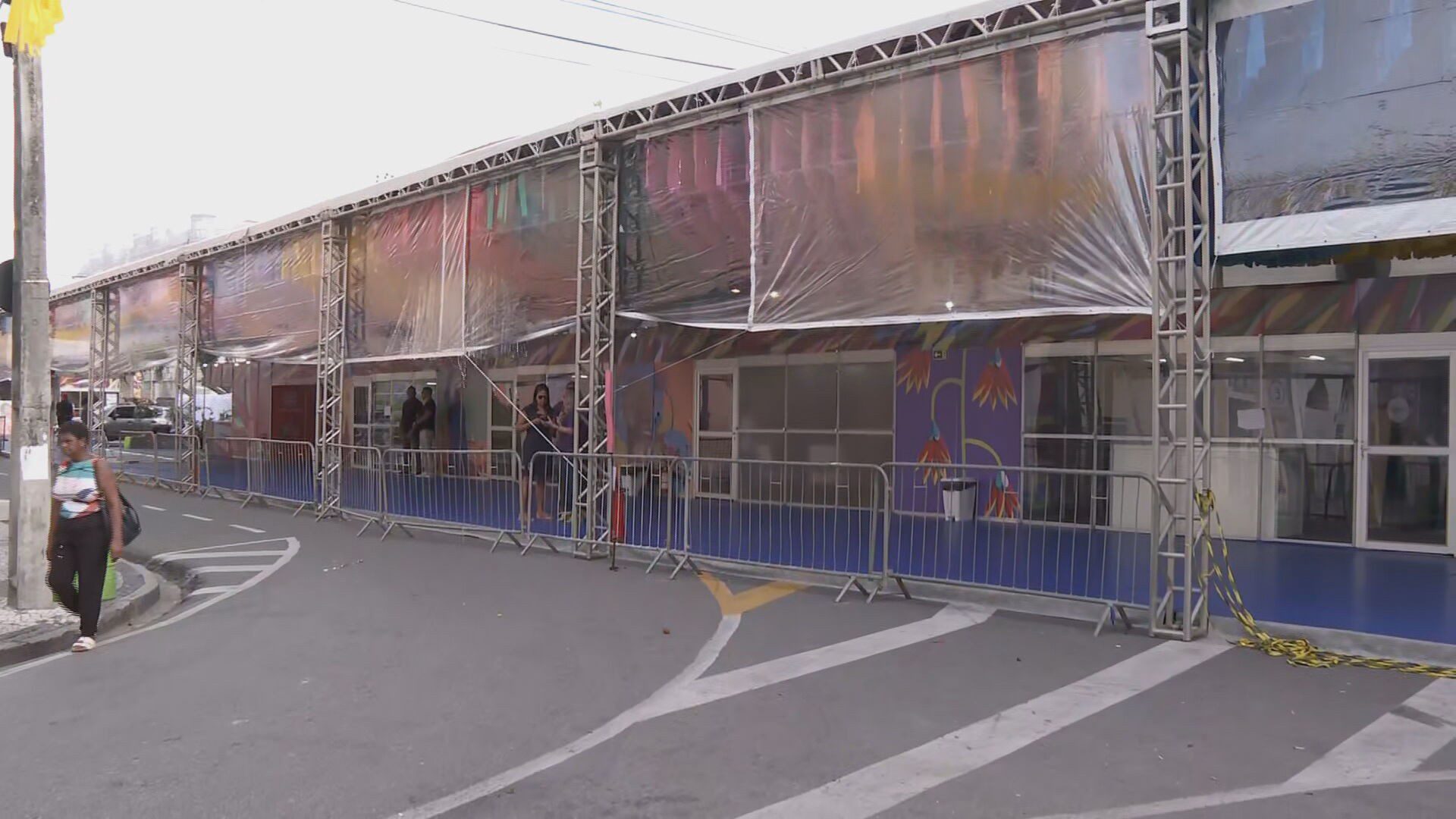 Central do Carnaval tem customização de fantasias, massagem, caixas eletrônicos e restaurantes