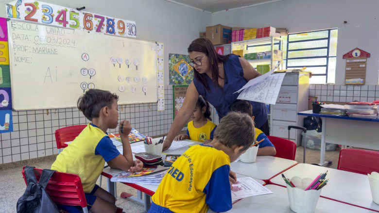 Prefeitura de Porto Velho abre processo seletivo com 152 vagas para atuar em escolas municipais
