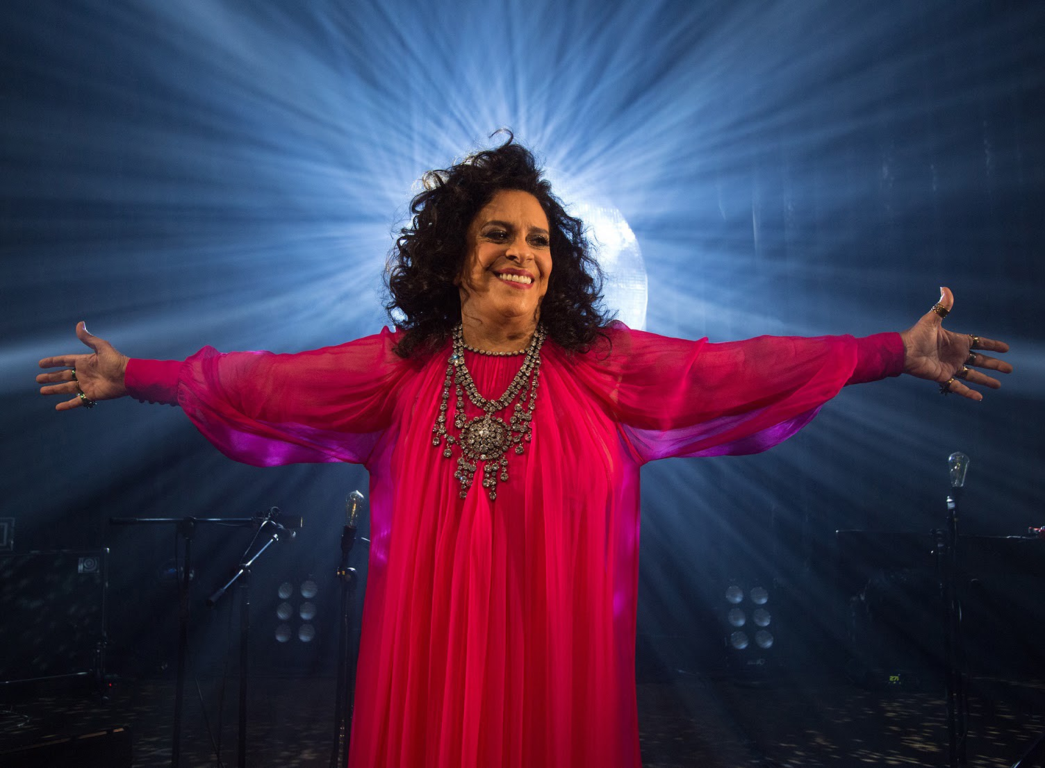 Ter a voz de Gal Costa na abertura do remake de ‘Vale tudo’, com a mesma música ‘Brasil’ de 1988, é decisão sábia