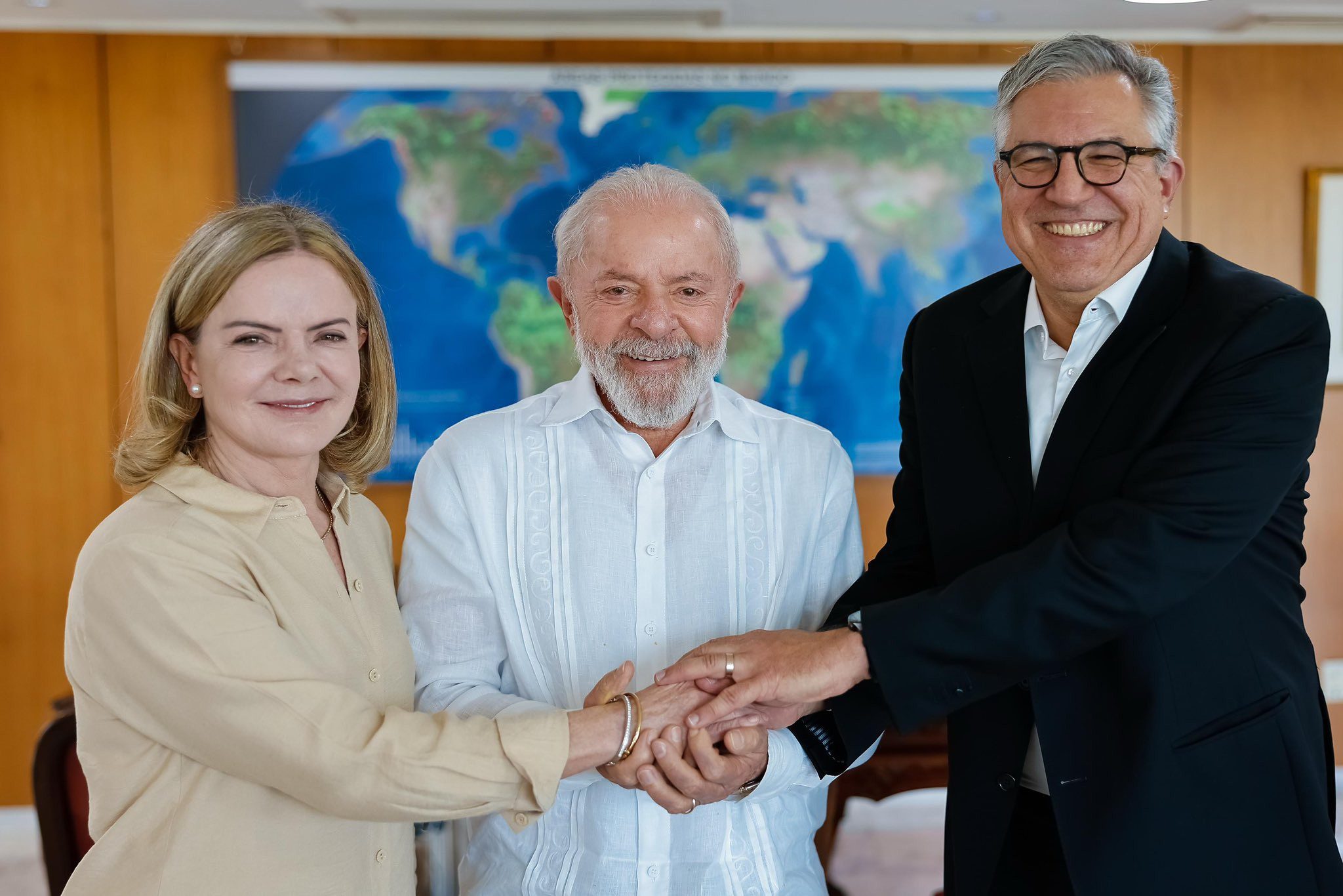 Com Gleisi no Palácio, Lula dobra a aposta em agenda do PT e da esquerda e isola Haddad