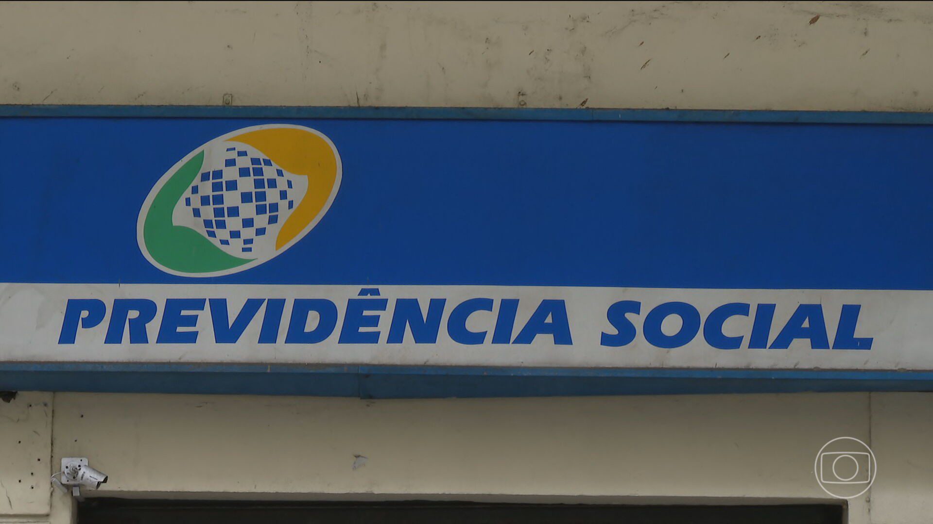 Fila do INSS aumenta para quase 2 milhões de pessoas; novos pedidos quase dobram em um ano