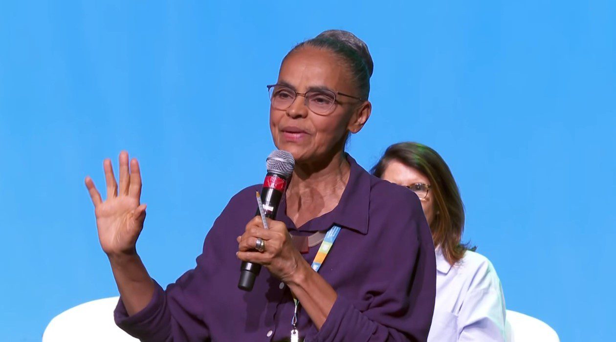 Ministra do Meio Ambiente assina portaria que estabelece estado de emergência em áreas com risco de incêndios florestais
