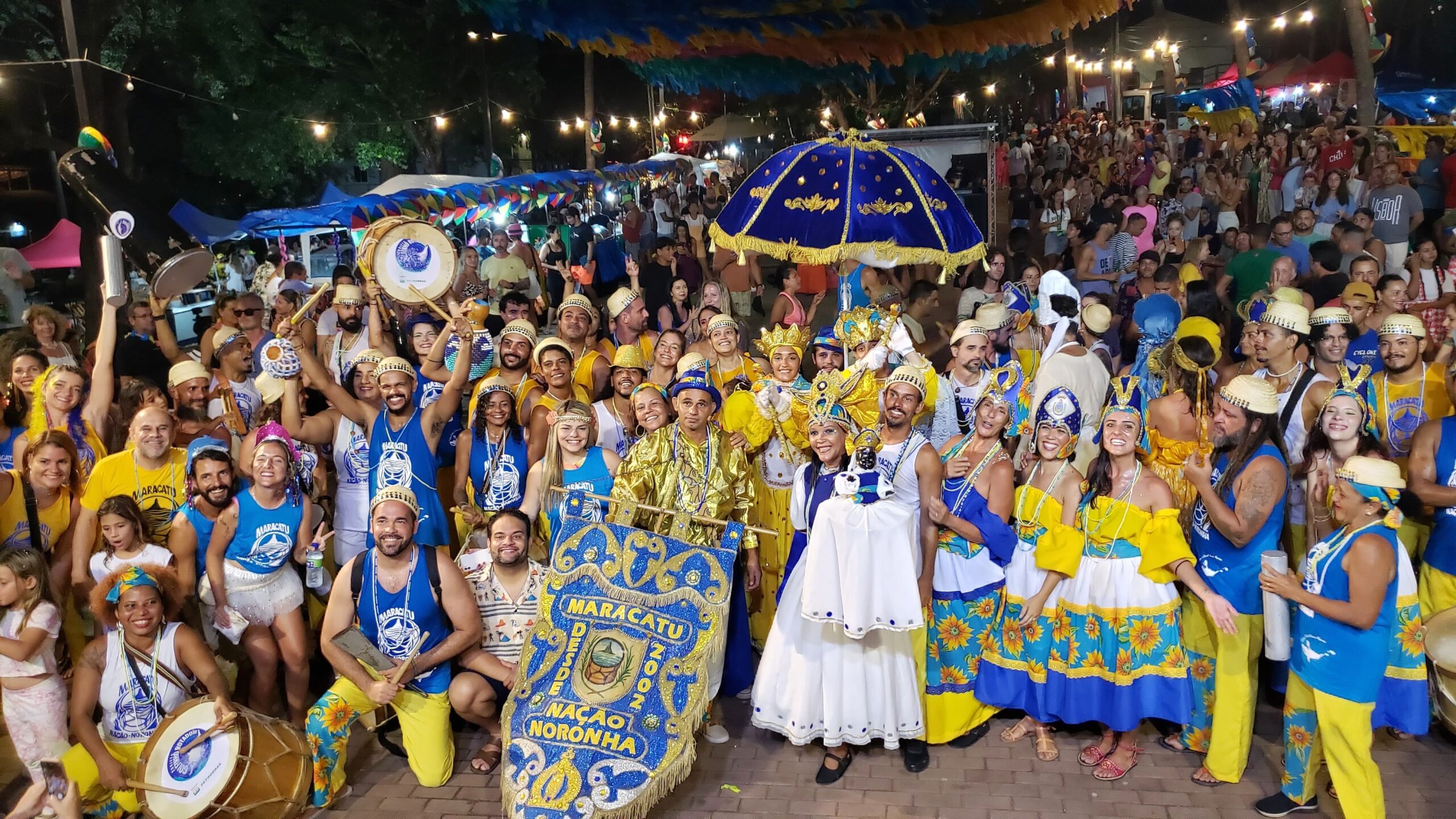 Maracatu Nação Noronha abre Carnaval de Fernando de Noronha com homenagem aos ancestrais