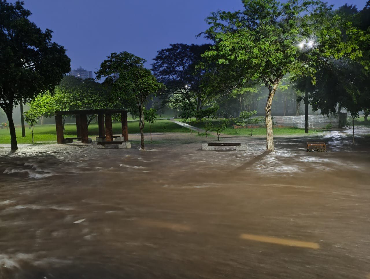 Prefeitura descumpre prazo que ela própria pediu à Justiça para apresentar projeto contra enchentes no Parque do Povo