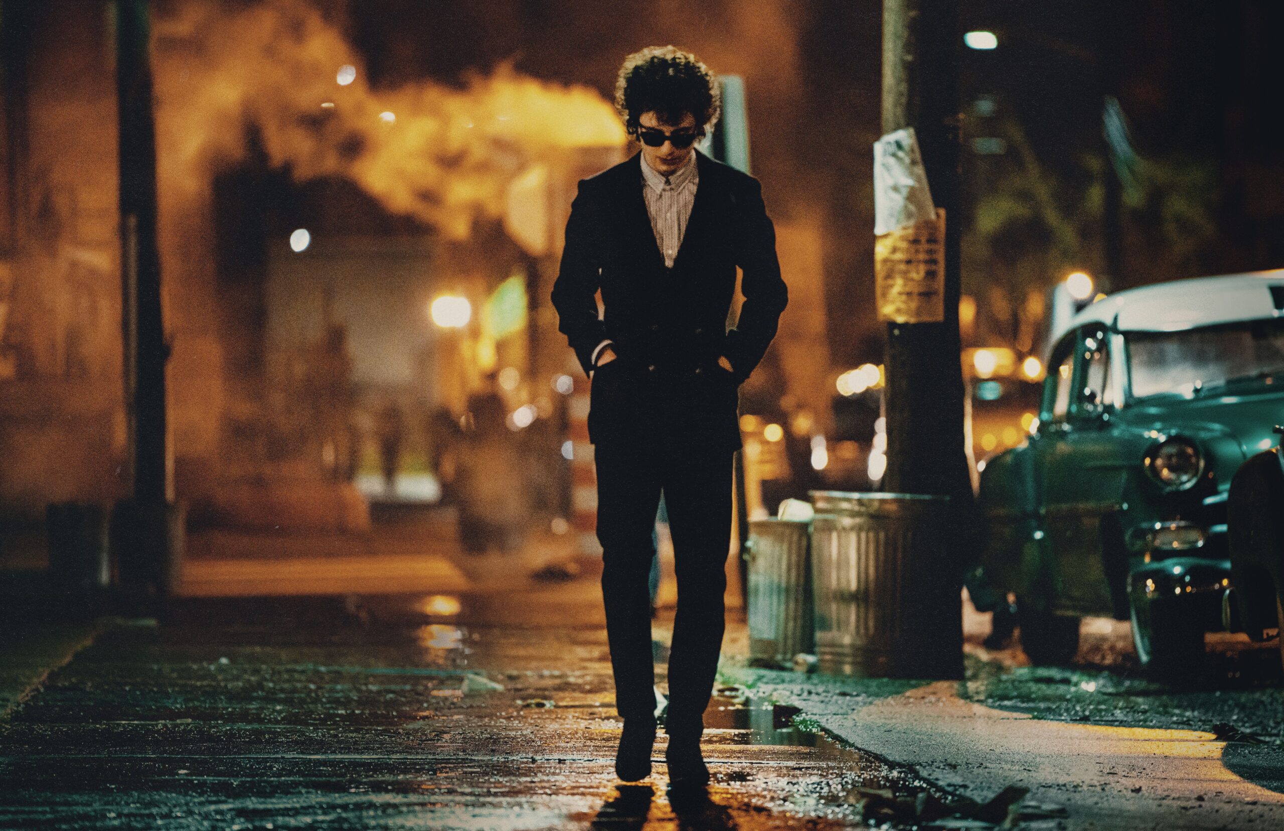 ‘Um completo desconhecido’ foca em brilhantismo de Bob Dylan sem se aprofundar na pessoa; g1 já viu