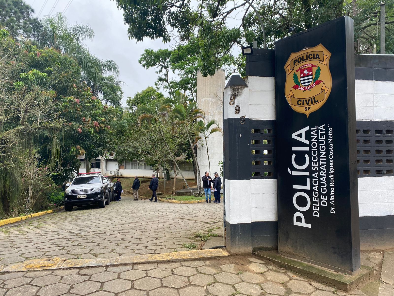 Corpo é encontrado carbonizado em caminhão incendiado, em Guaratinguetá