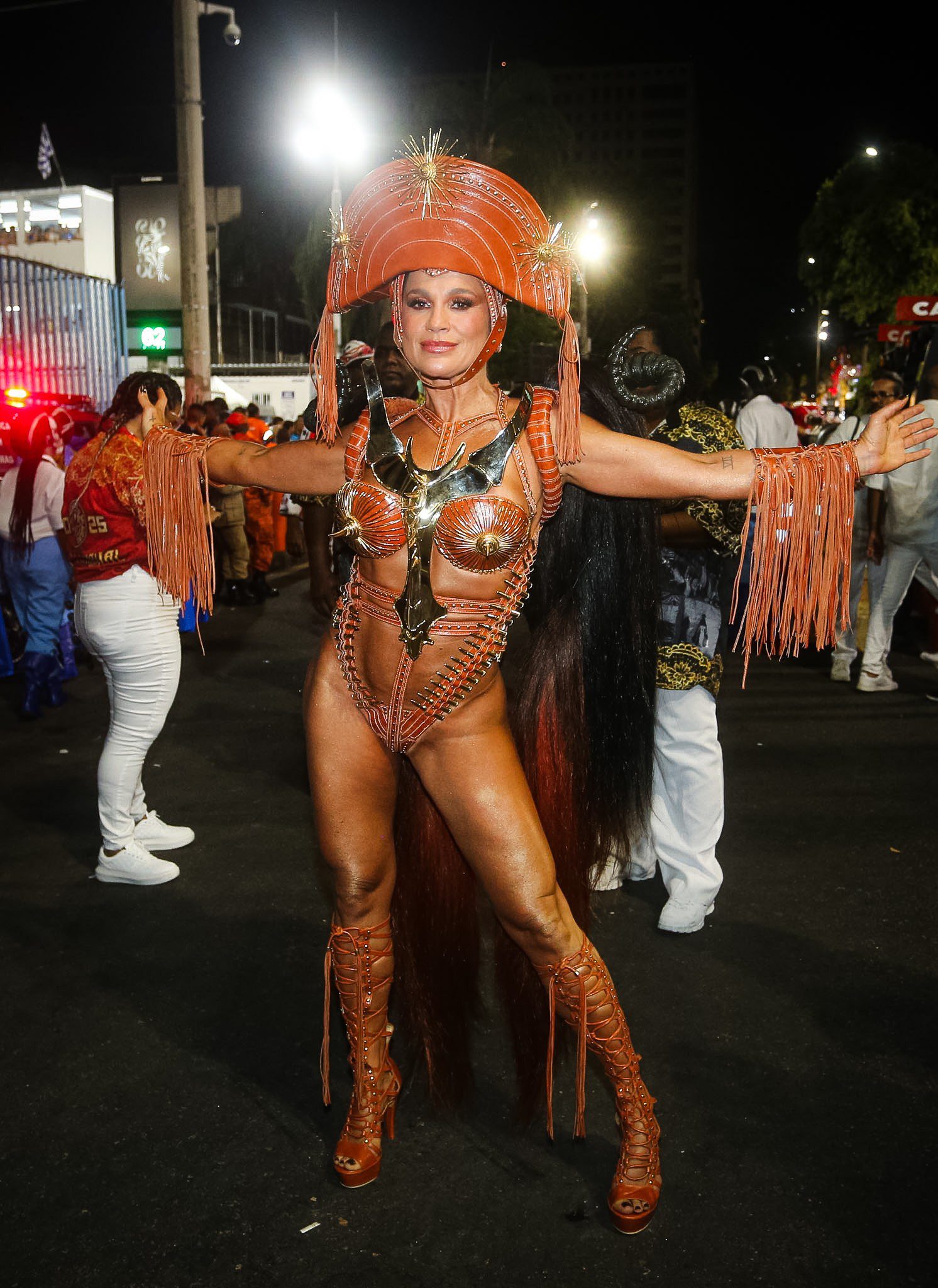 ‘A gente tem fiscal de tudo’, diz Flávia Alessandra sobre críticas ao samba no pé
