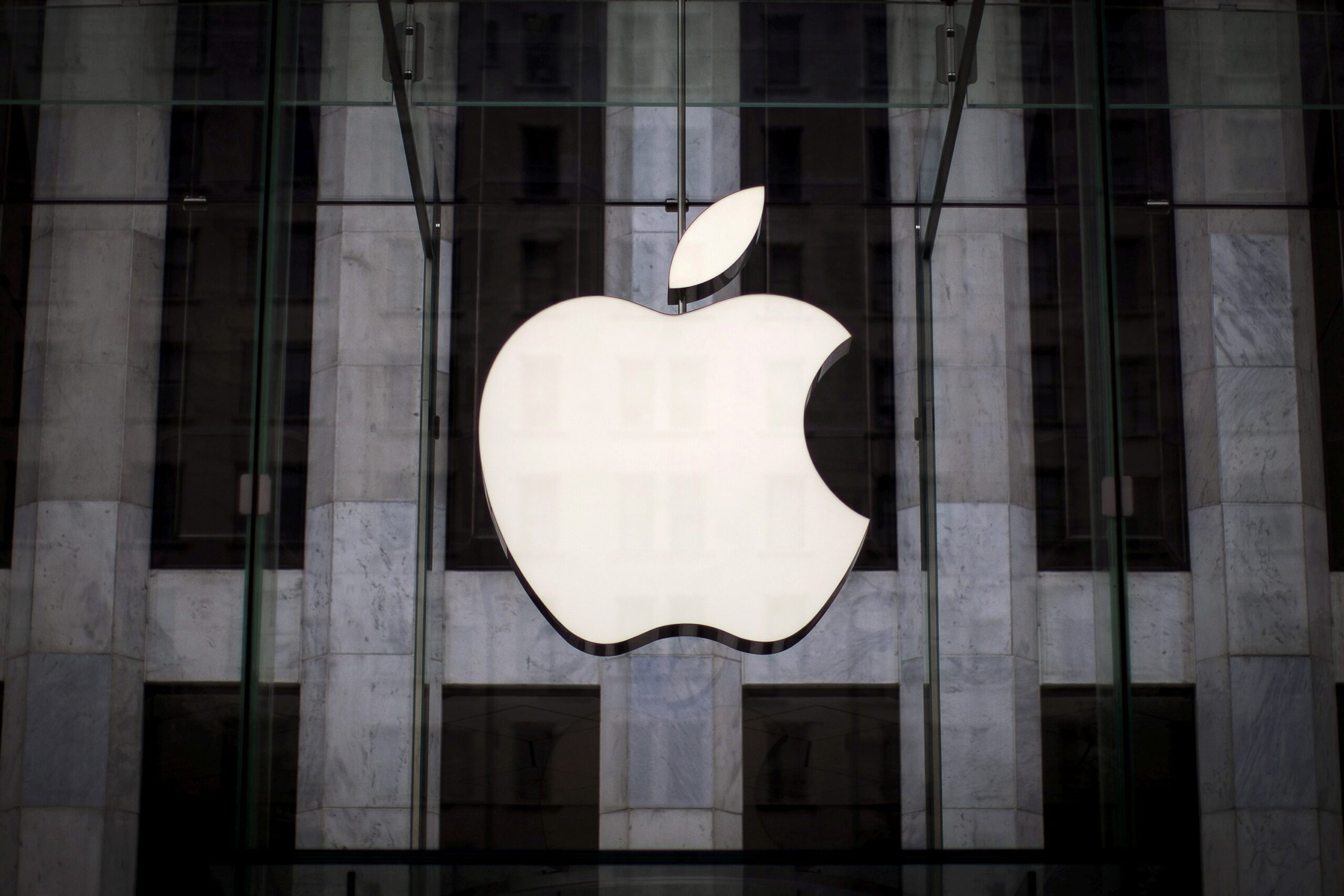 Justiça reverte decisão e determina que Apple permita lojas de aplicativos alternativas no iOS