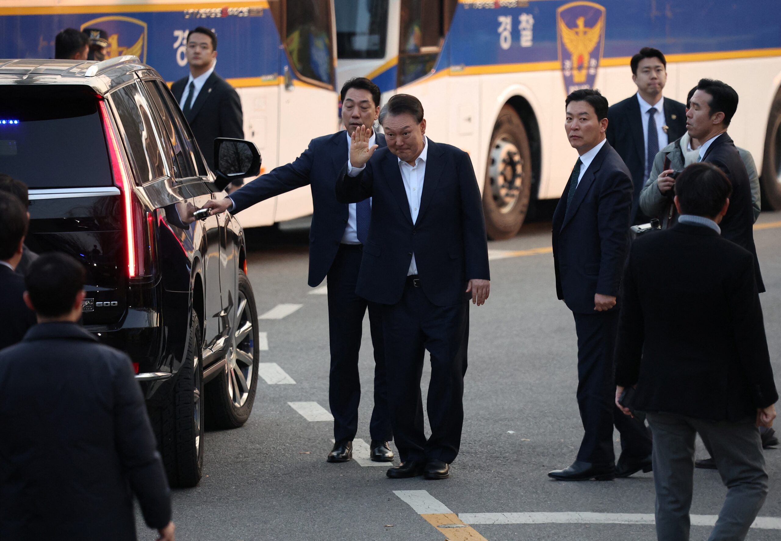 Presidente afastado da Coreia do Sul deixa a prisão após promotores desistirem de recorrer de decisão