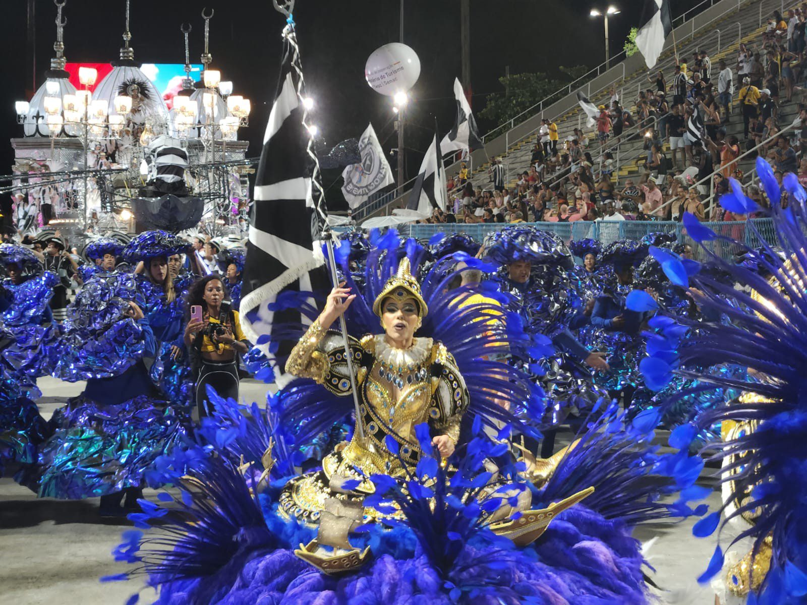 SÉRIE OURO: Inocentes de Belford Roxo tem problemas no início do desfile