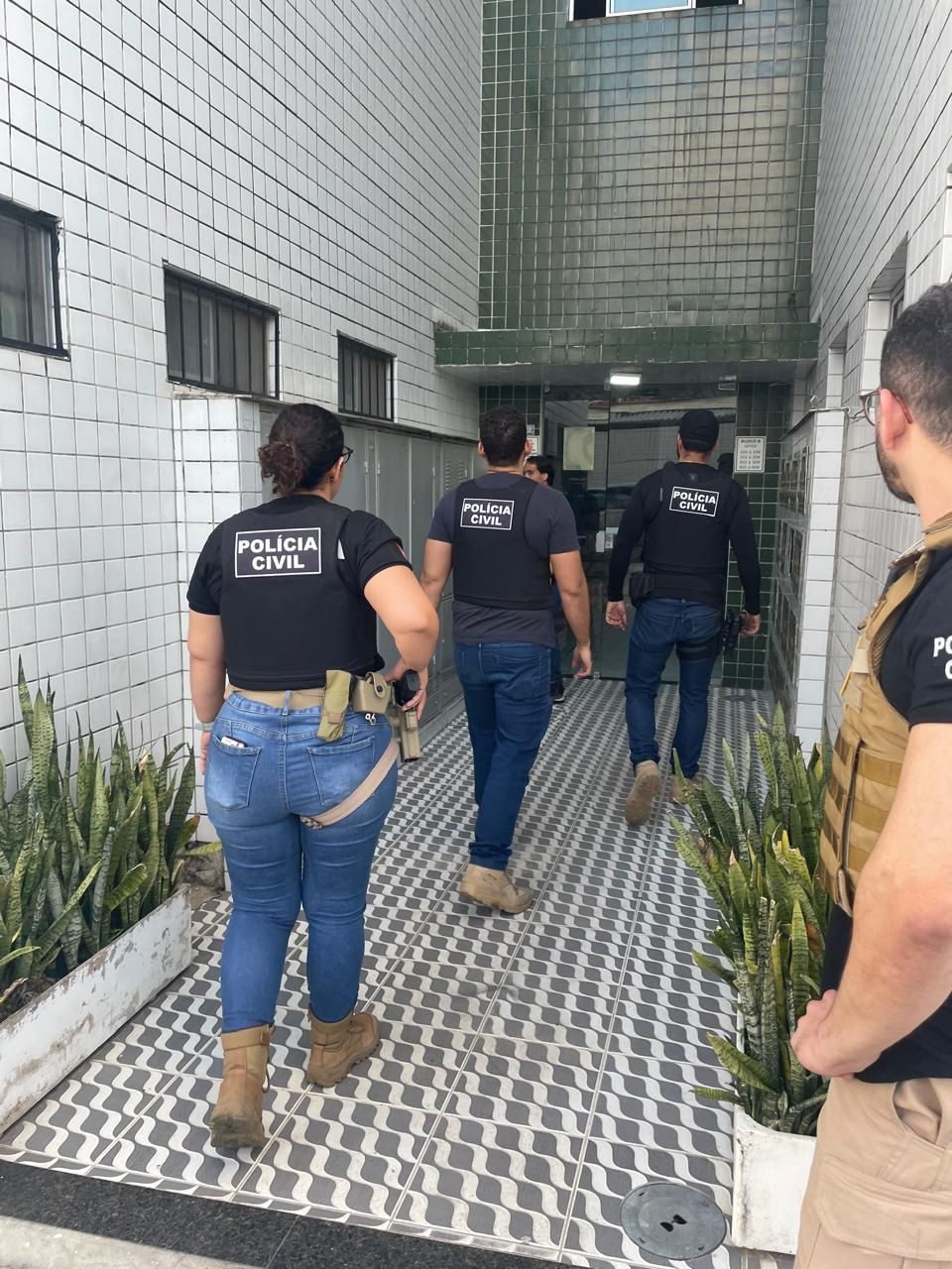 Homem é suspeito de armazenar imagens de pornografia infantil, em João Pessoa