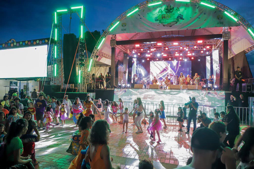 Carnaval 2025: Adolescentes desacompanhados podem ficar nas festas até meia-noite no Acre