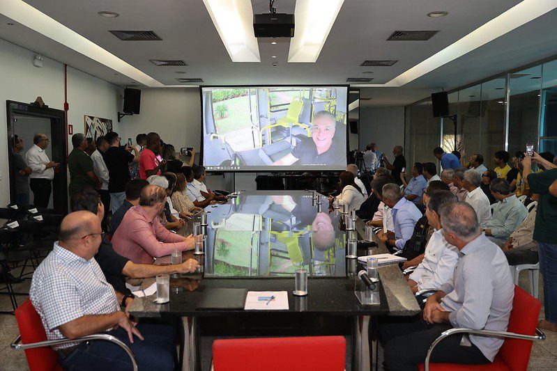Botão do pânico e monitoramento em tempo real: transporte público de Uberlândia tem melhorias de segurança em ônibus e estações
