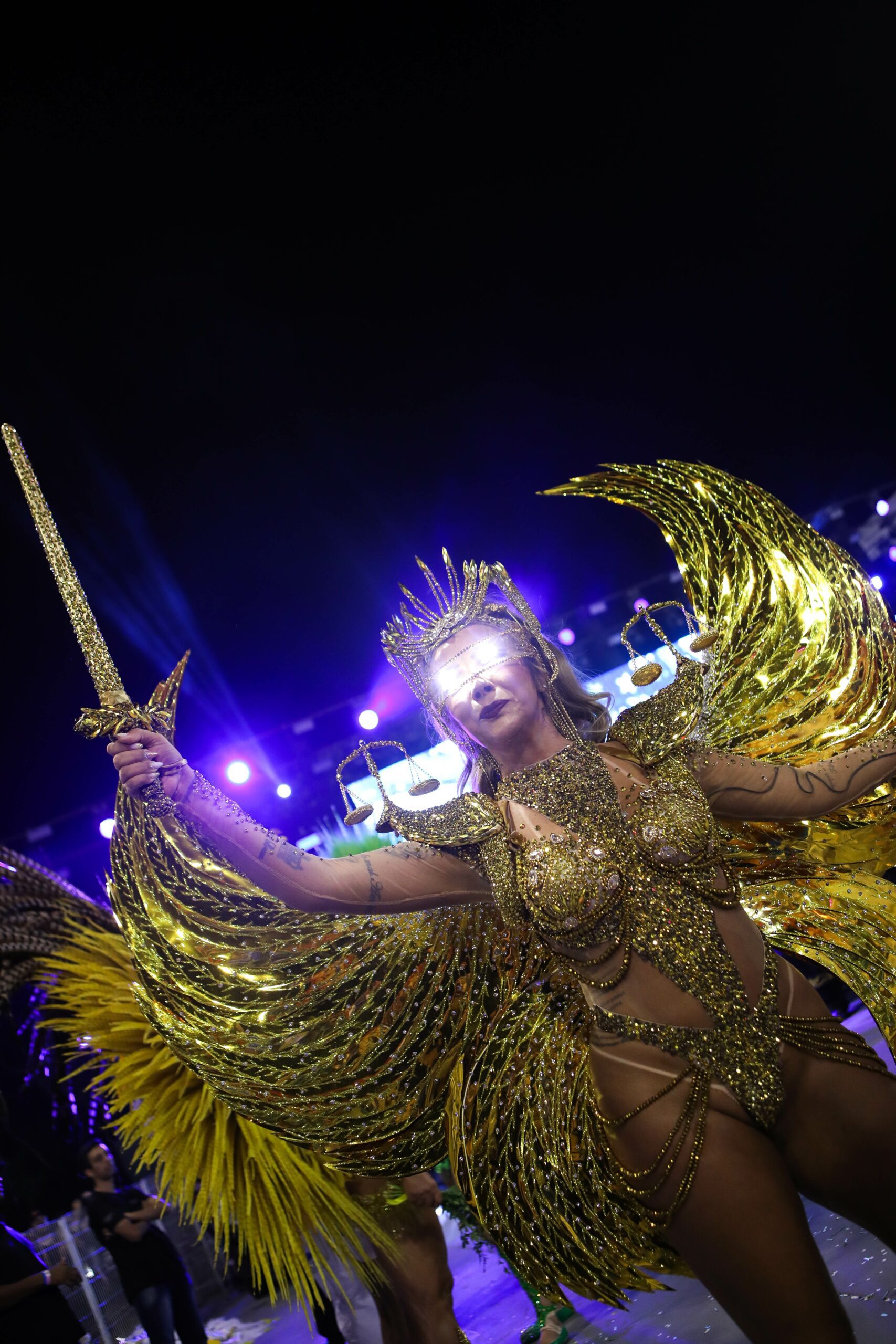 Boneco enforcado e criança morta: o simbolismo dos personagens marcantes do desfile da Acadêmicos do Tatuapé