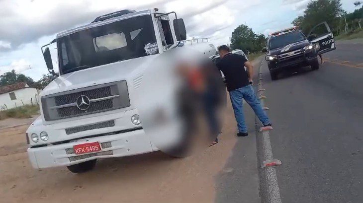 PC localiza em Alagoas caminhão roubado por homens armados em Pernambuco