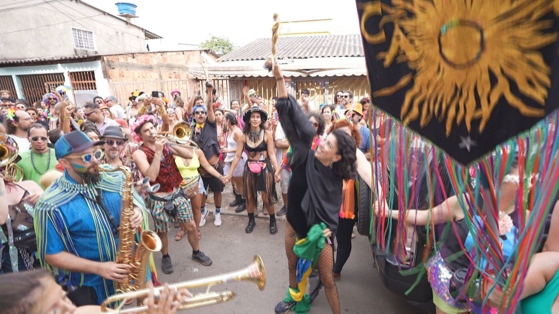 Carnaval 2025: 2º dia de folia no DF é marcado por homenagens a Fernanda Torres; veja IMAGENS