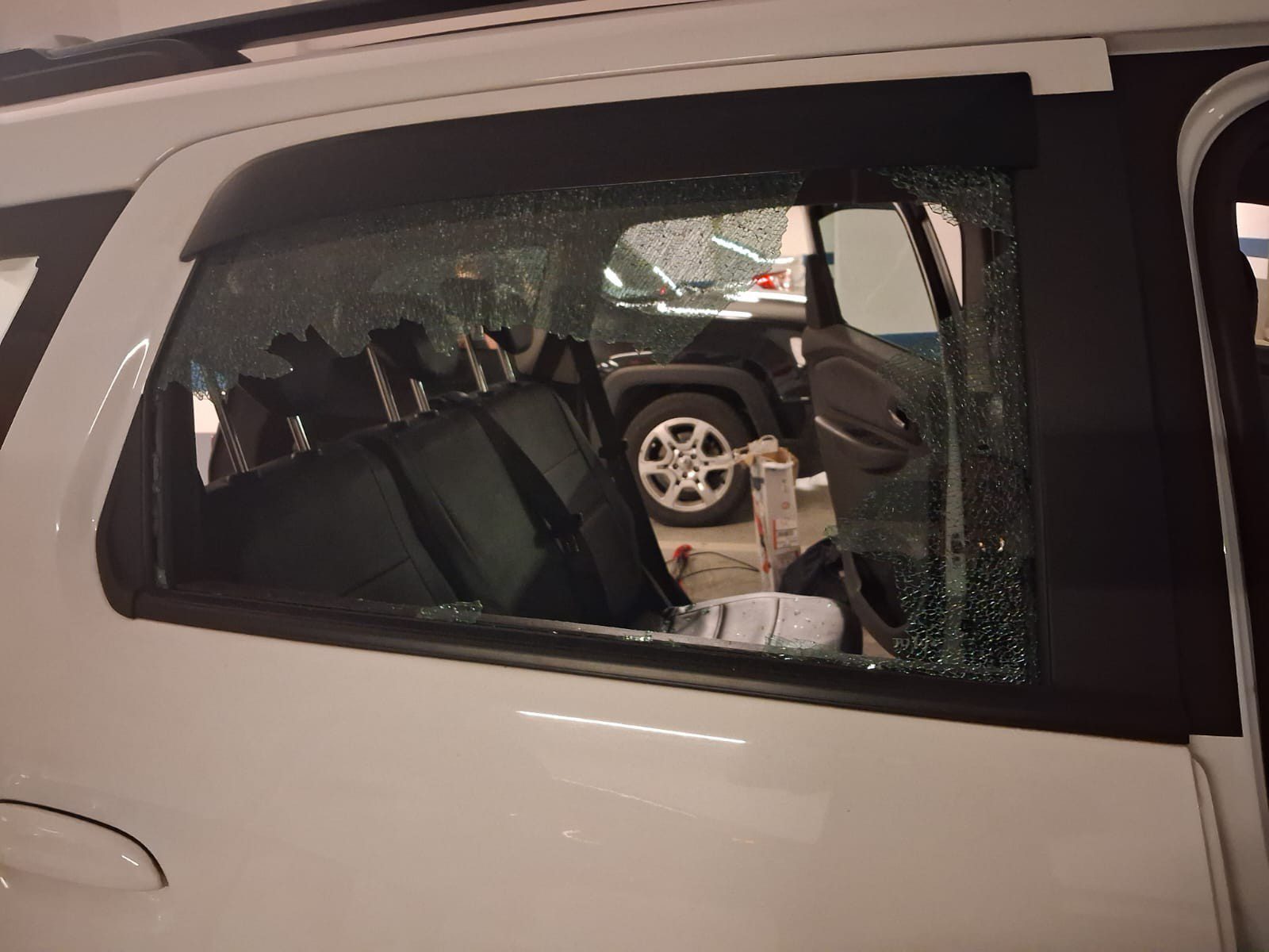 Bandidos quebram vidros de carros e roubam celulares na Ponte da Casa Verde, na chegada ao Anhembi