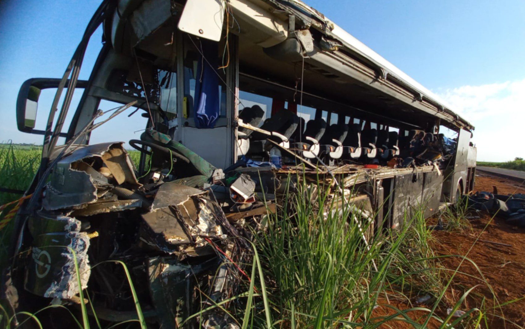 Polícia conclui inquérito que indicia motorista de caminhão por atingir ônibus e causar morte de 12 estudantes em SP