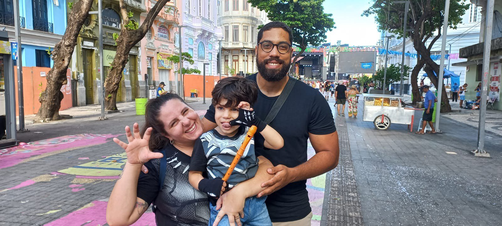 Pais foliões dão jeito de cair na folia e manter tradição do carnaval com os filhos: ‘Tem que ter horário para voltar’