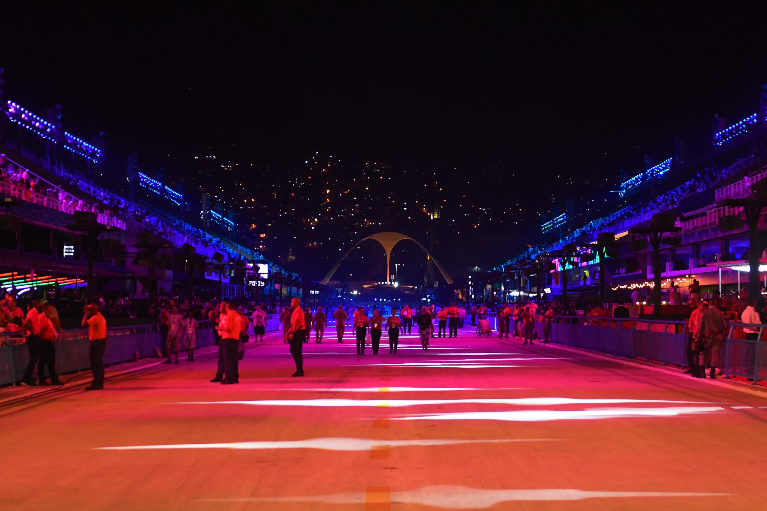 Carnaval: confira a previsão do tempo para a segunda noite de desfiles no Sambódromo do Anhembi