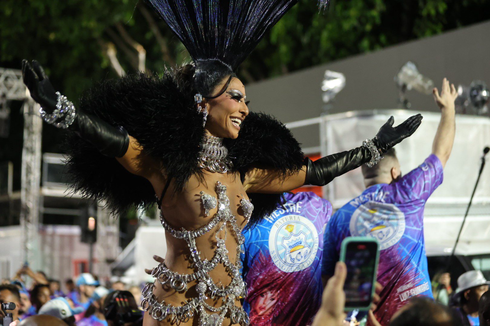 ‘Carnaval é missão’: Sabrina Sato relata maratona na folia e diz que faz questão de estar em todos os ensaios