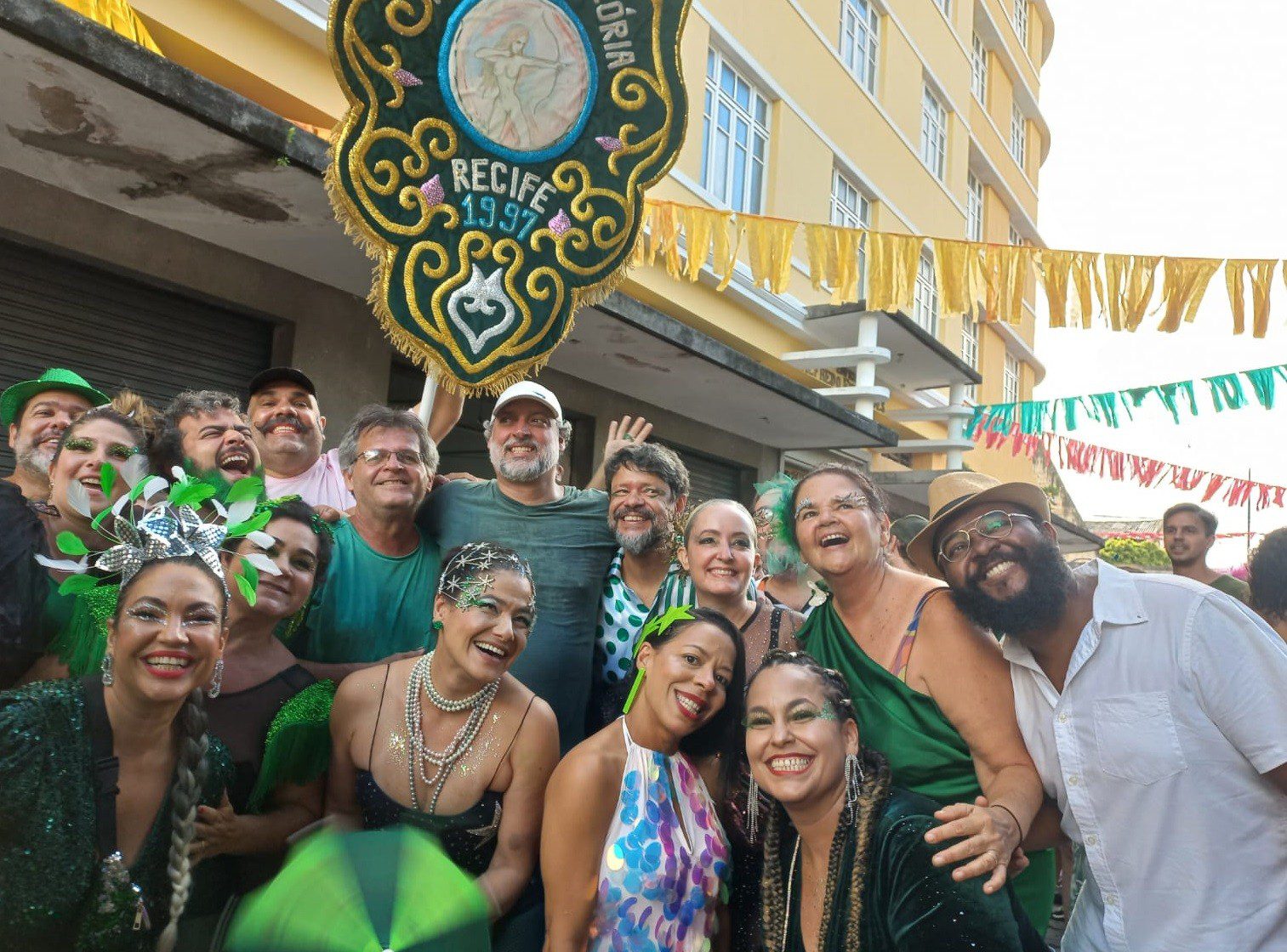 Com frevo rasgado, Amantes de Glória festejam vitória do audiovisual brasileiro no Oscar
