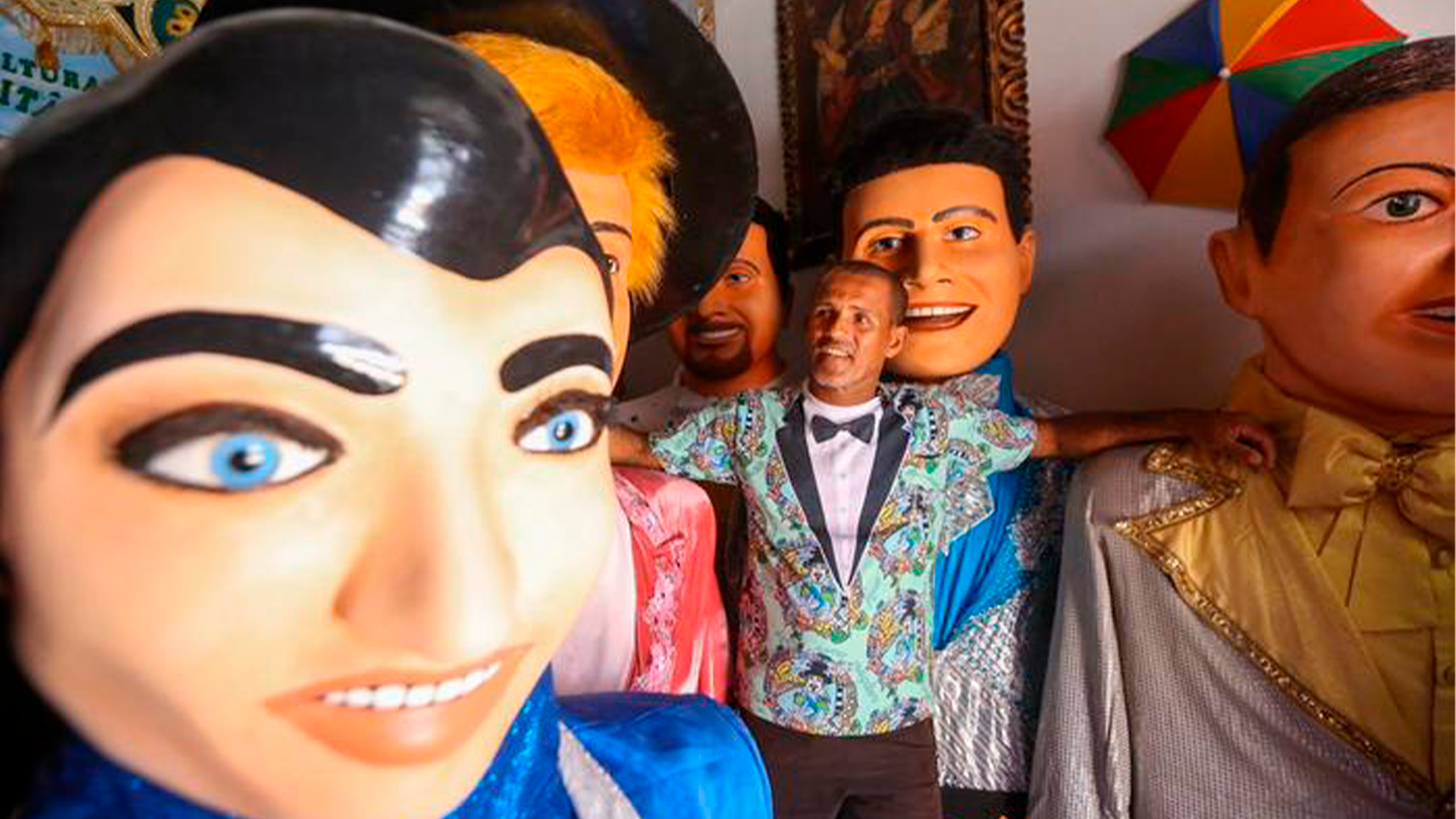 Carregador de bonecos recebe homenagens do bloco Menino da Tarde e minissérie
