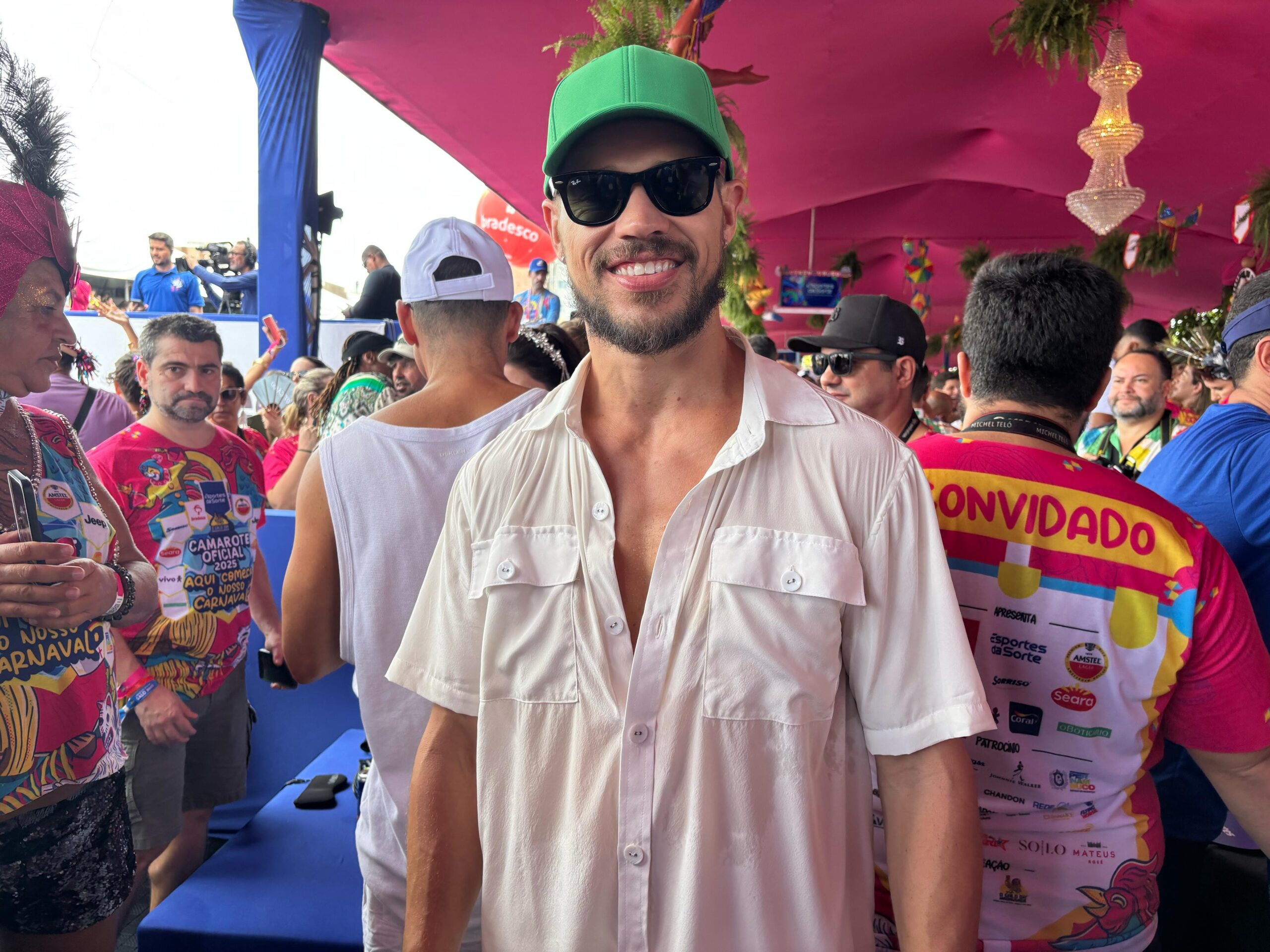 José Loreto brinca carnaval no Galo da Madrugada e se prepara para ser Jesus na Paixão de Cristo: ‘Comecei no profano e daqui a pouco estou no sagrado’