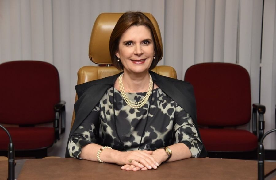 Primeira mulher a presidir Superior Tribunal Militar toma posse em cerimônia nesta quarta