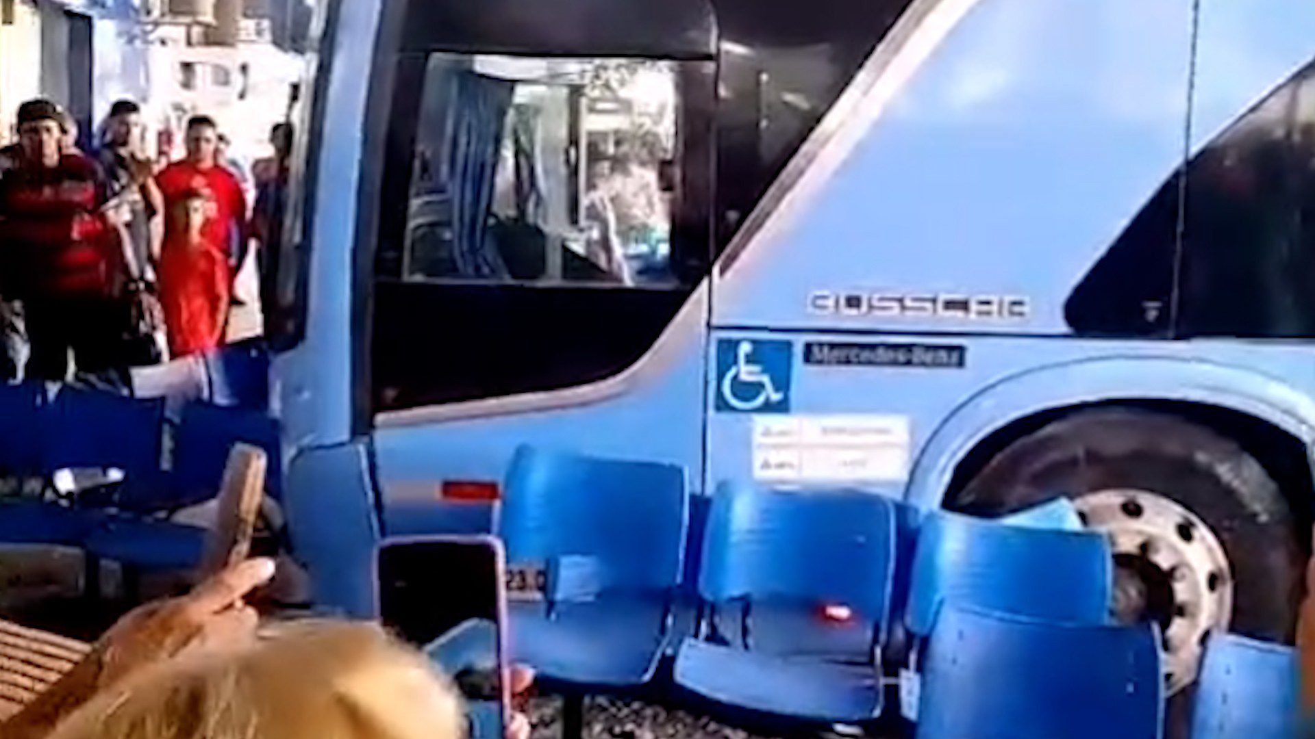 VÍDEO: ônibus invade setor de embarque da Rodoviária de São Luís e deixa uma pessoa ferida