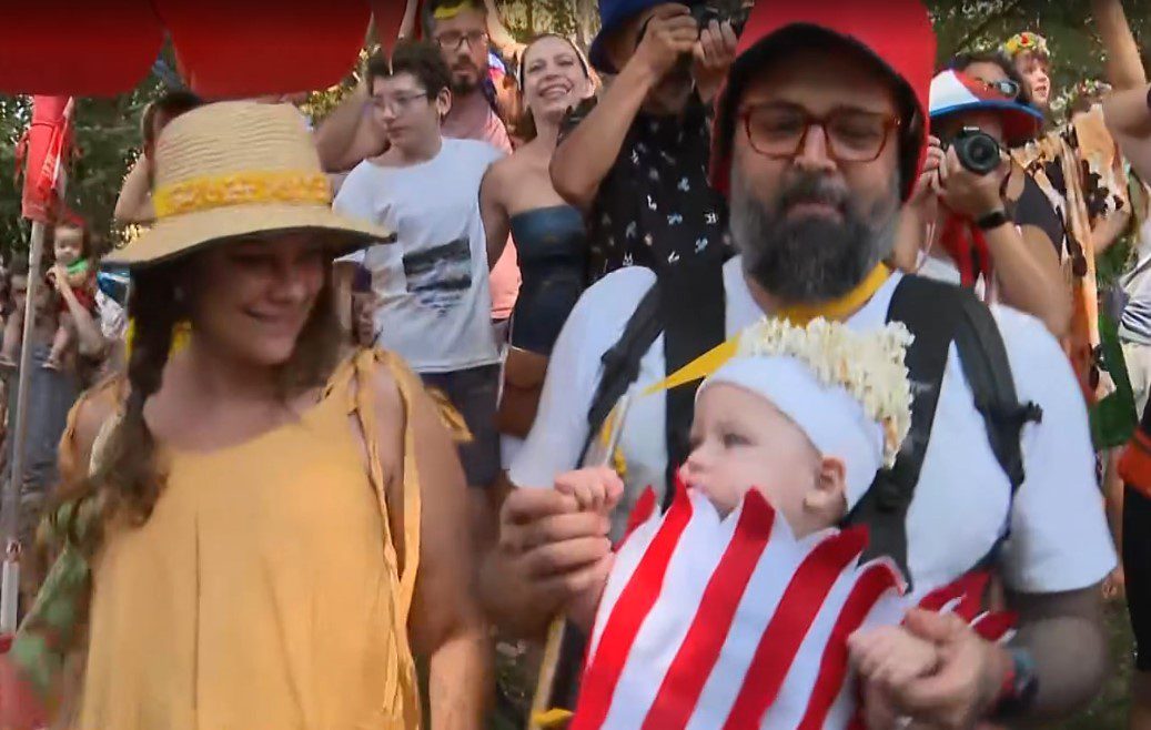 Blocos do Pós-carnaval atraem foliões para despedida da festa nas ruas neste sábado