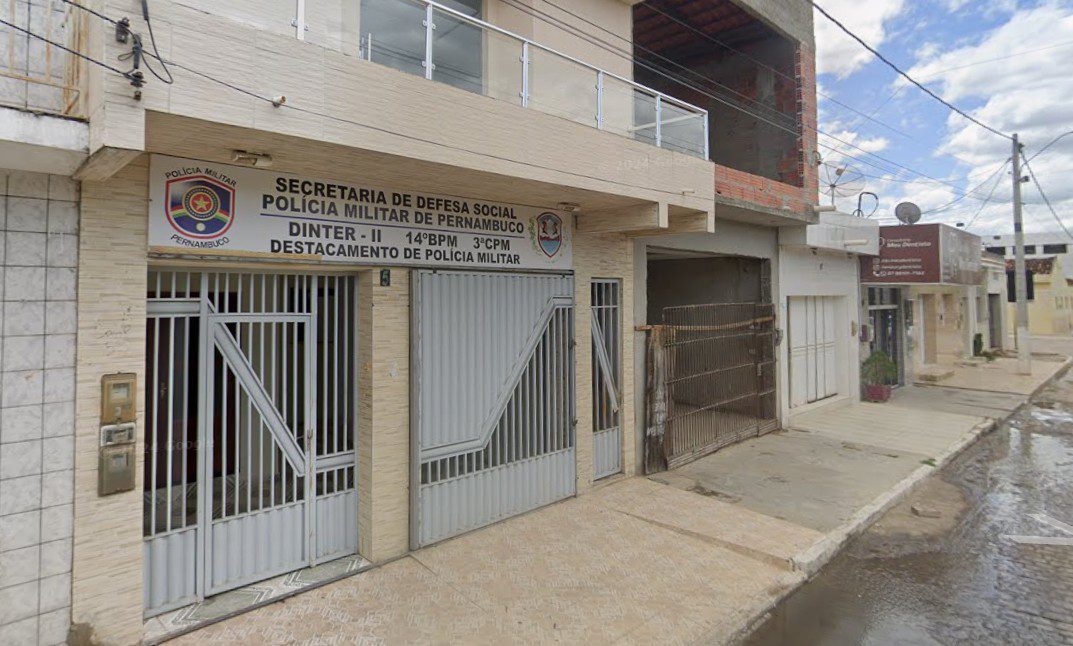 Idoso de 80 anos é atacado com 12 facadas em Flores; polícia prende dupla acusada de cometer crime
