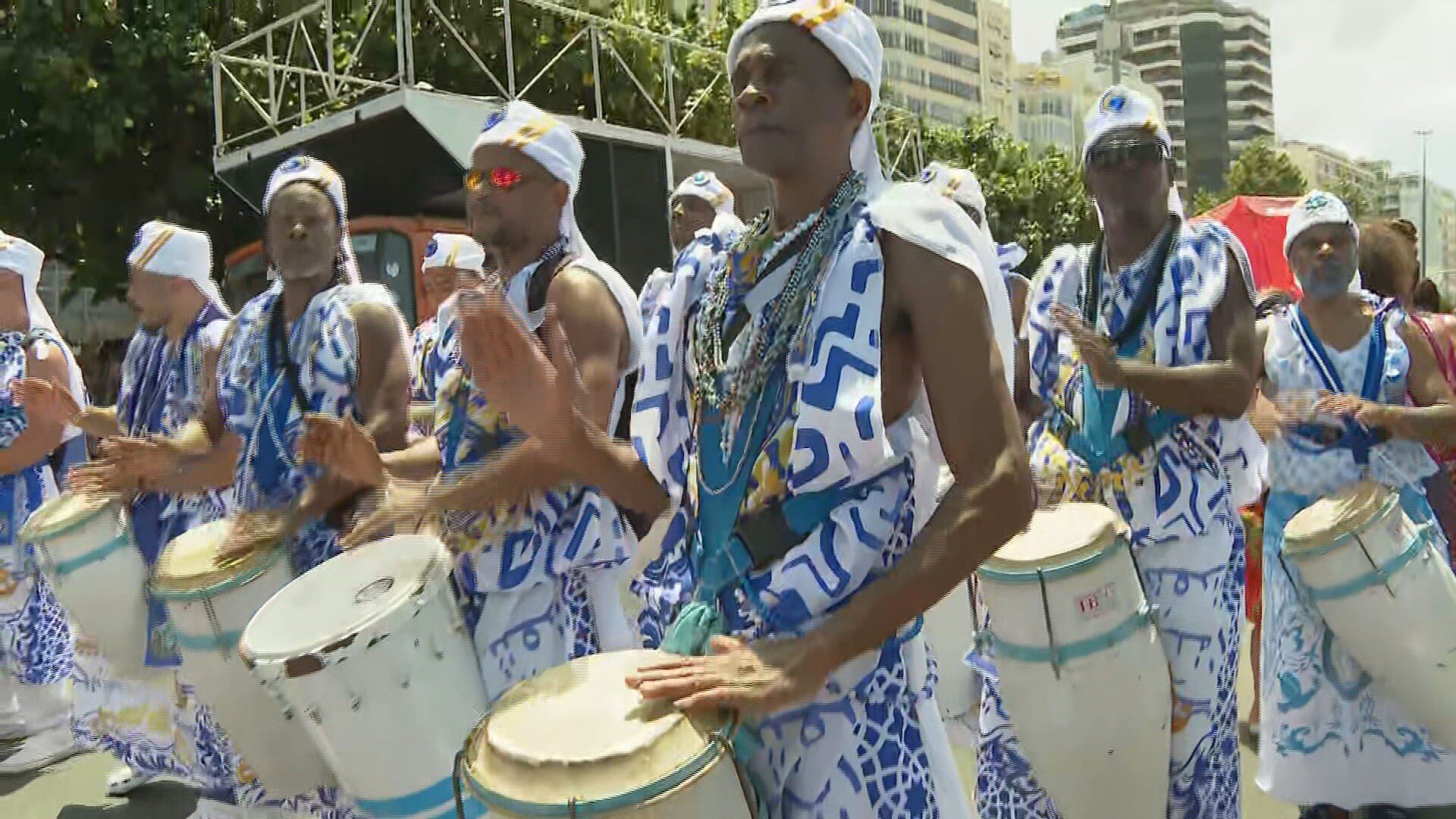 Filhos de Gandhi, Clube do Samba e Carmelitas levam foliões a Santa Teresa e Copacabana