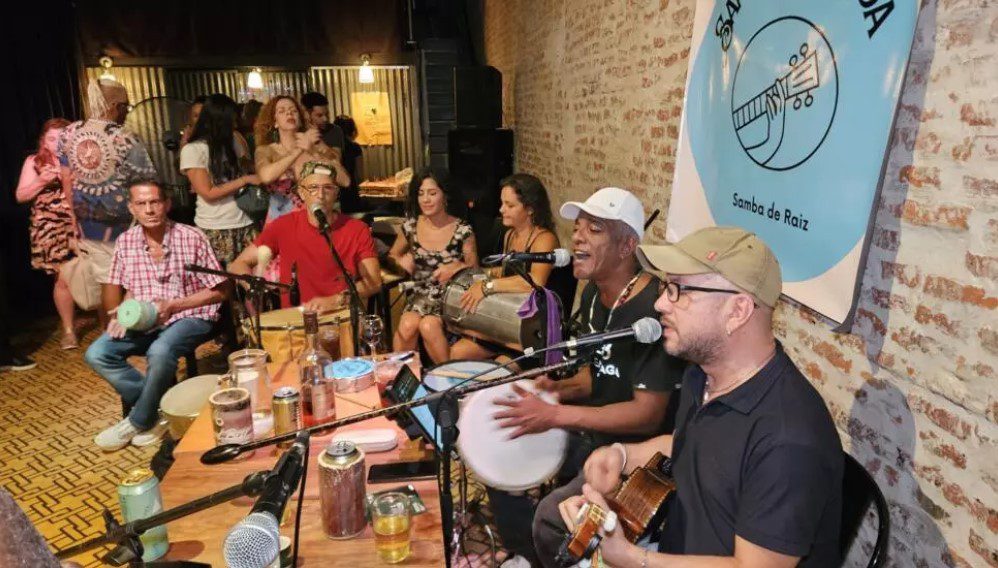 Conduzidas por sambistas argentinos, rodas de samba do Brasil viram fenômeno musical em Buenos Aires