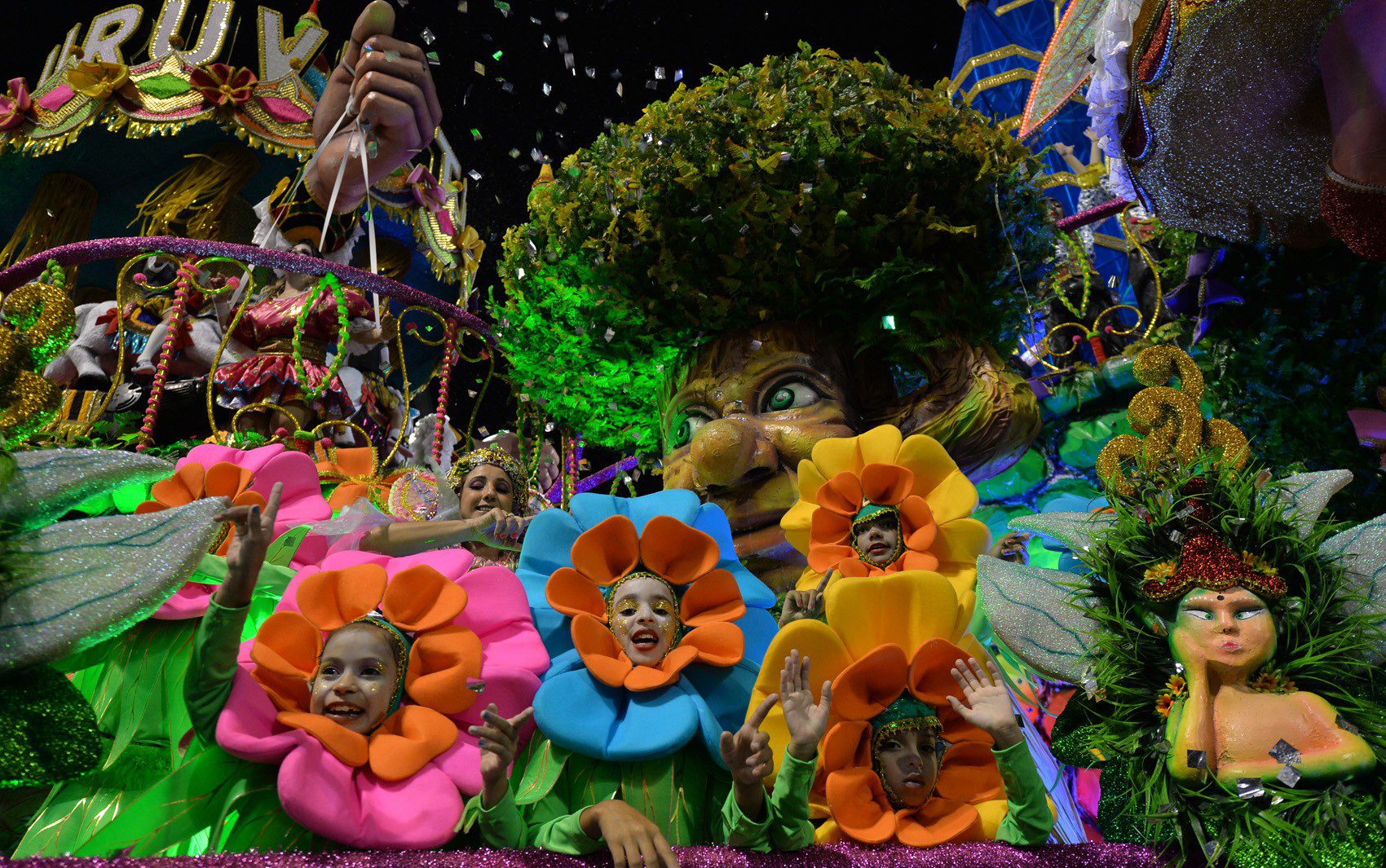 Ordem dos desfiles do Grupo Especial no carnaval 2025 de SP neste sábado: veja horários e datas