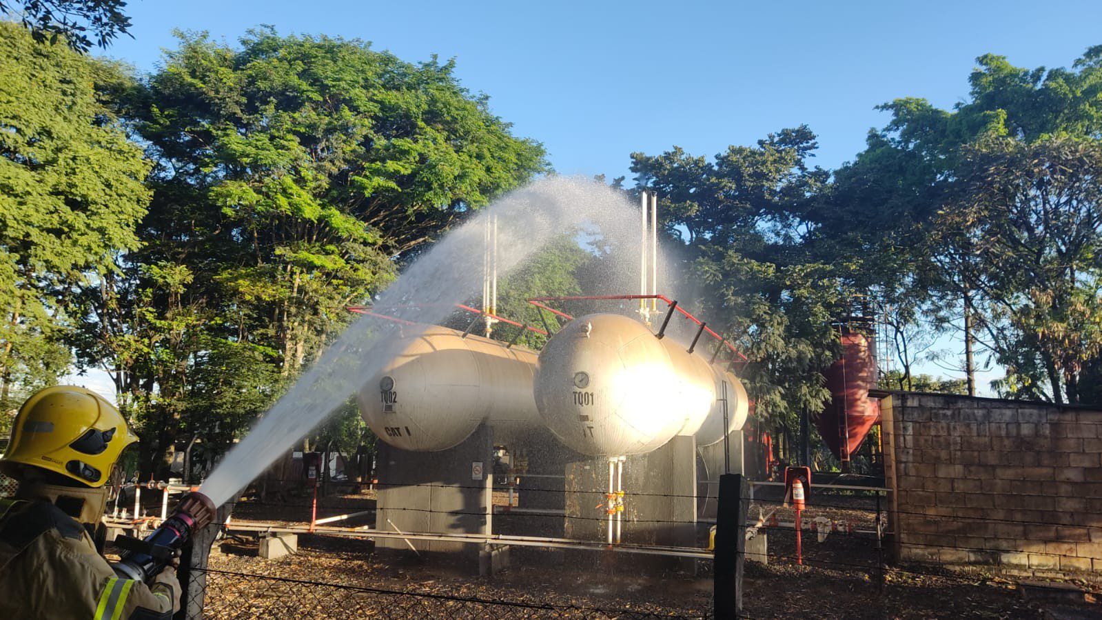 Empresa tem vazamento de 7 mil kg de gás após falha em válvula de tanque em Varginha, MG