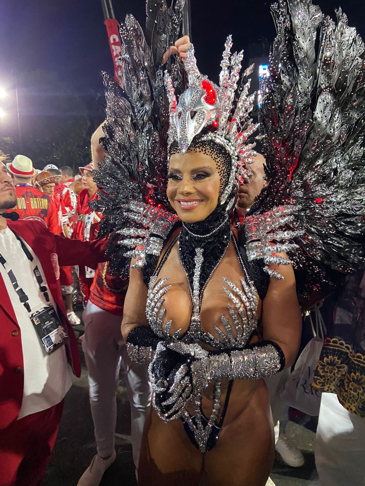 FOTOS: as fantasias icônicas das musas na 2ª noite de desfiles no Rio