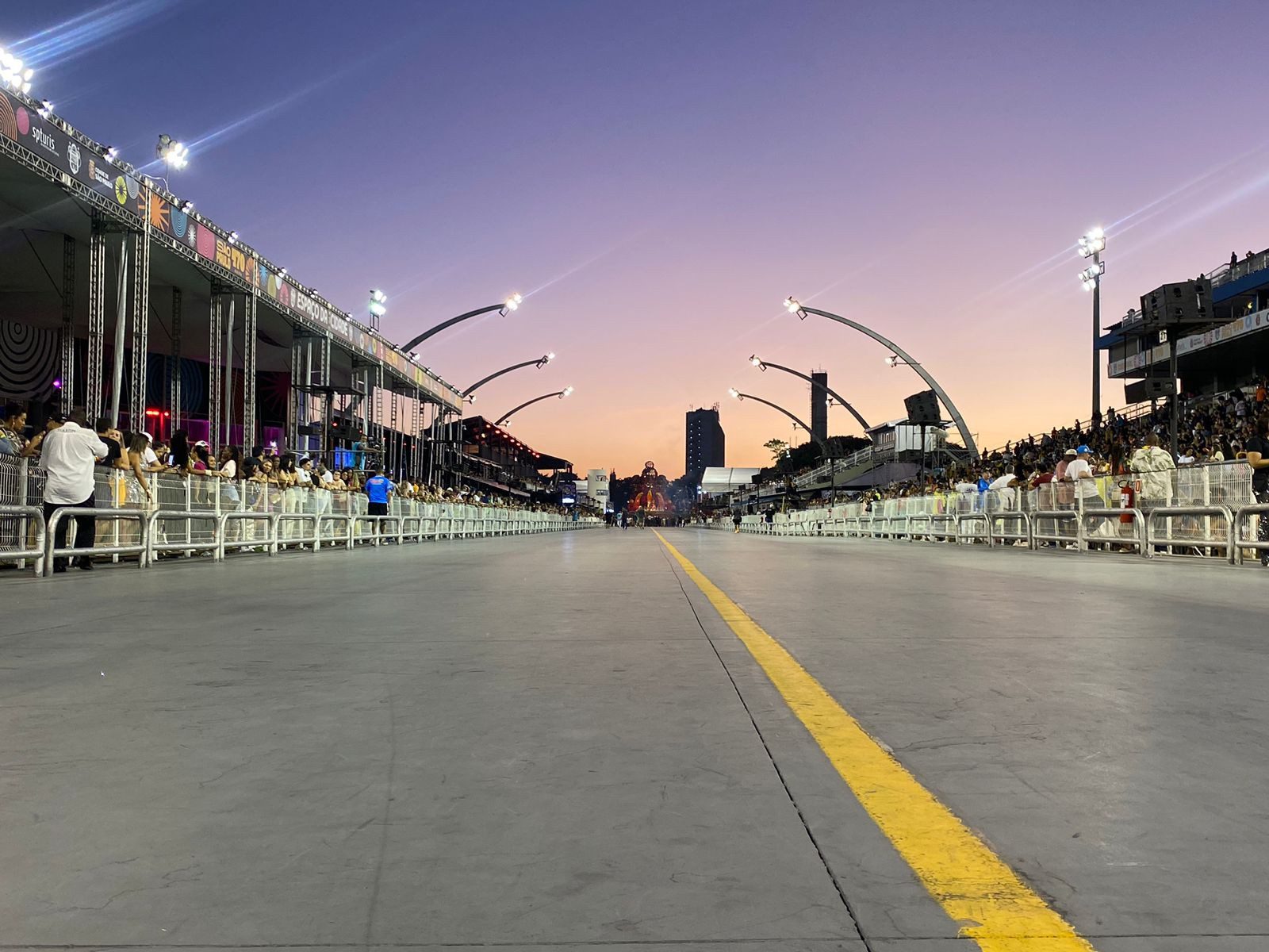 Carnaval 2025: Daqui a pouco começa o primeiro desfile da noite