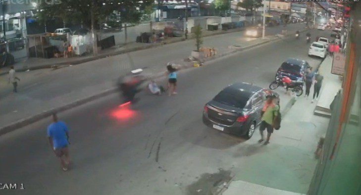 Homem morre quase dois meses após ser atropelado enquanto piloto ‘empinou’ moto no subúrbio de Salvador