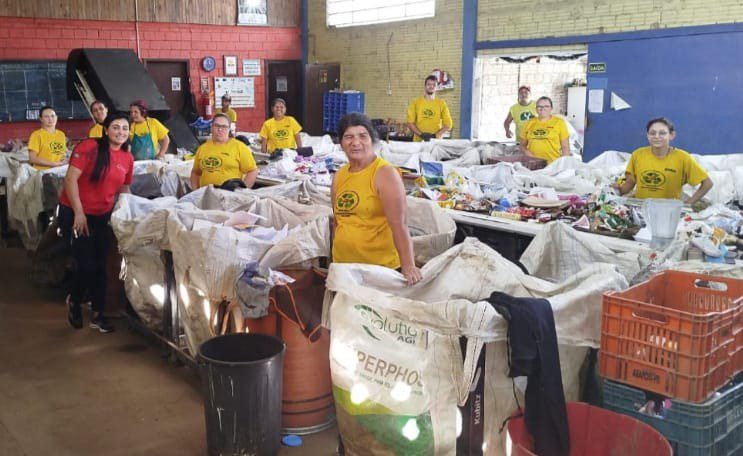 Catadores informais representam mais de 75% da coleta de recicláveis em Curitiba; veja números
