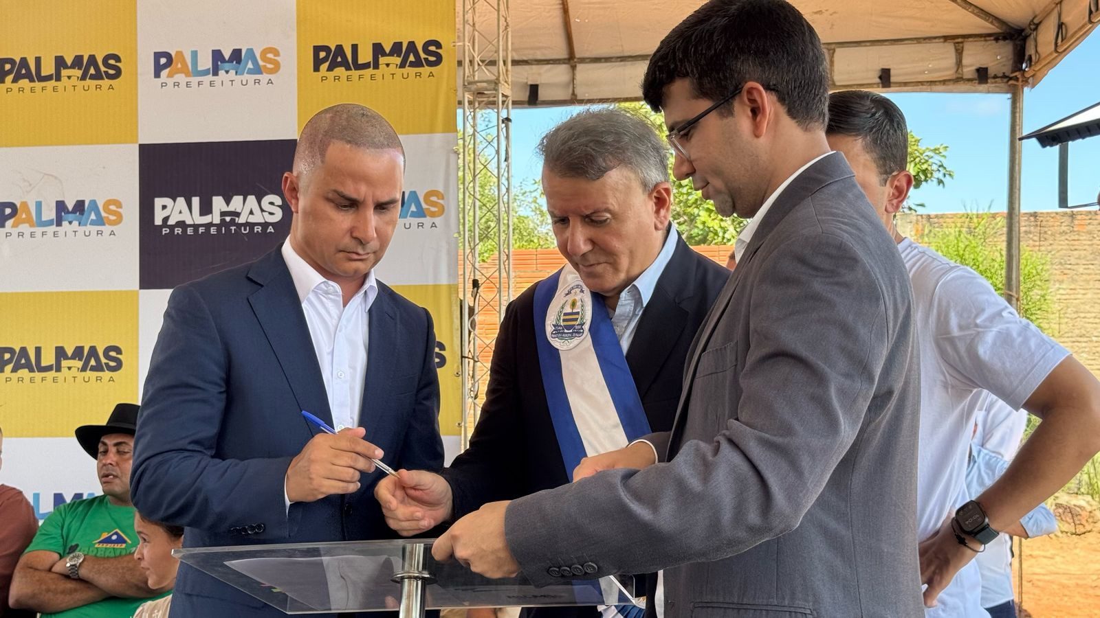Prefeito de Palmas vai se afastar por oito dias para cuidar do filho que está internado e acompanhar primeira-dama
