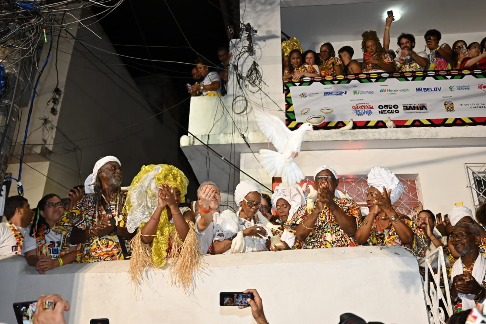 FOTOS: Ilê Aiyê exalta ancestralidade africana em desfile que celebra 50 anos do bloco no carnaval de 2025
