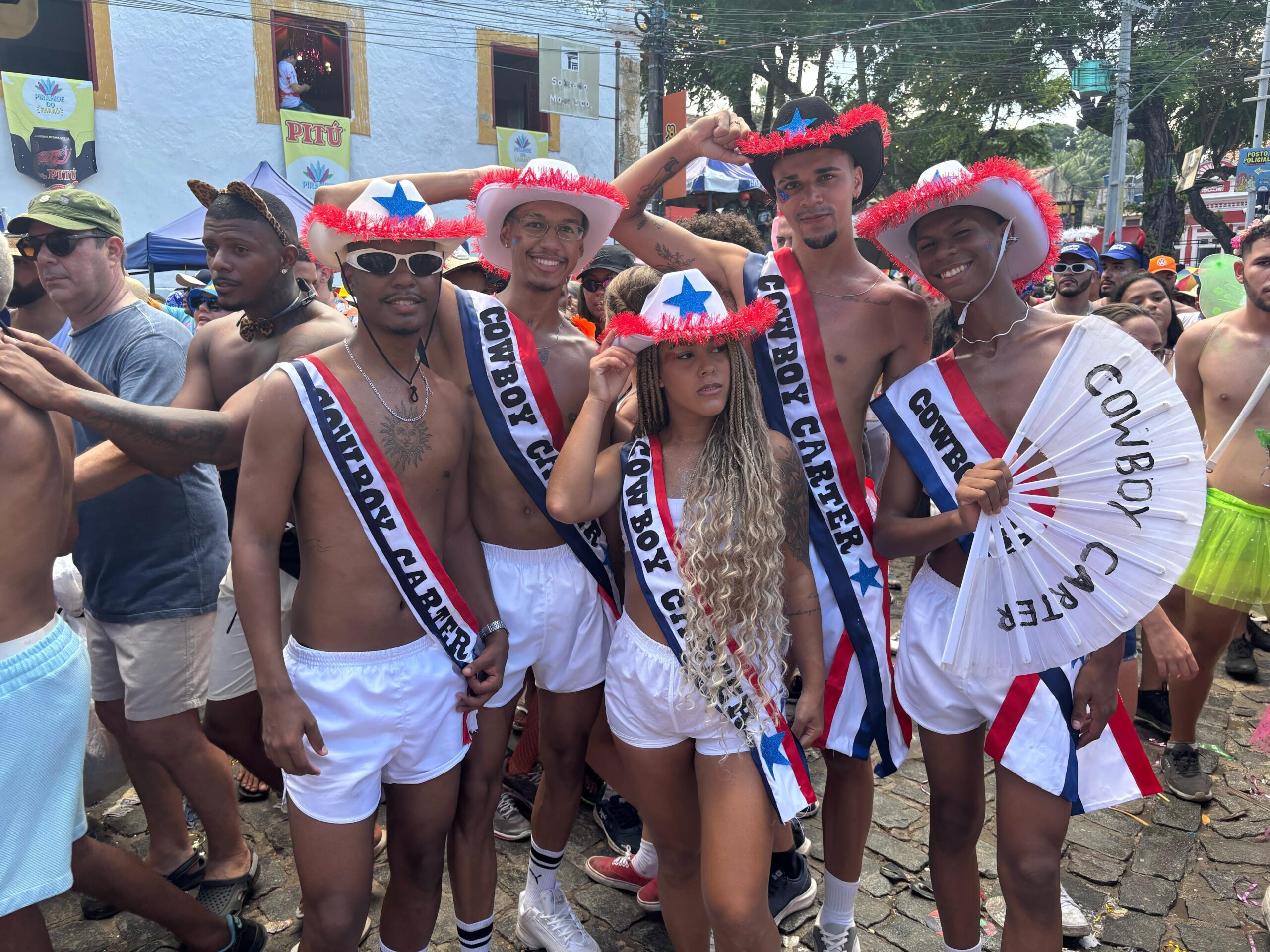 Fantasias de ‘Cowboy Carter’ tomam as ladeiras de Olinda e fãs pedem show de Beyoncé no Brasil; FOTOS