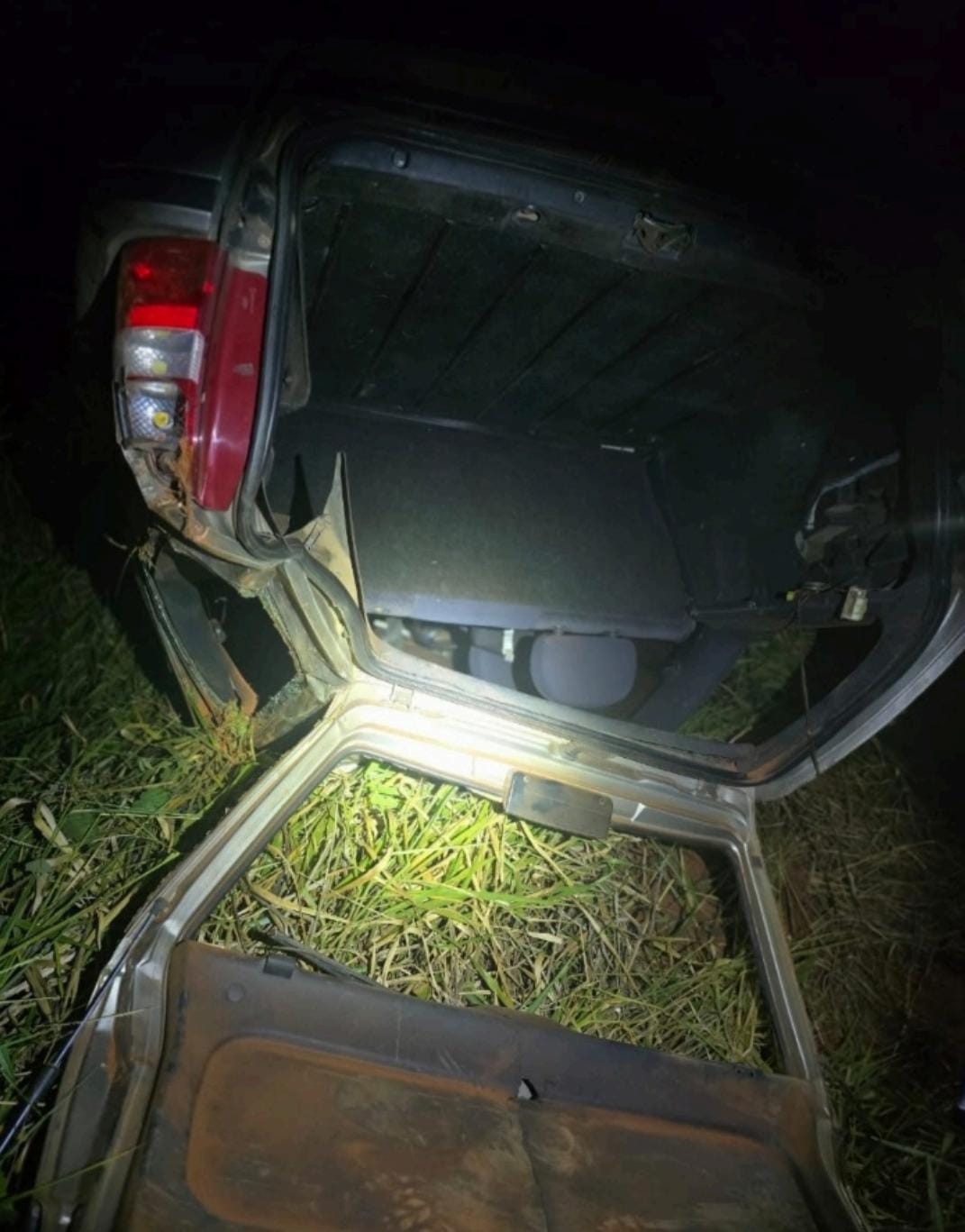 Motorista morre ao capotar carro na LMG-674, em Curvelo