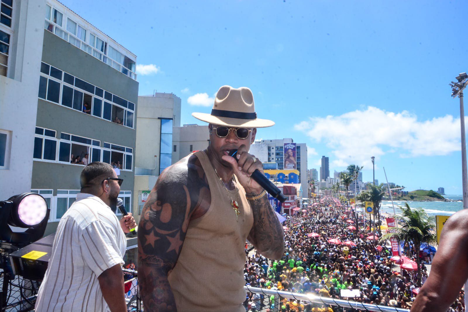 FOTOS: confira imagens do arrastão da Quarta-feira de Cinzas