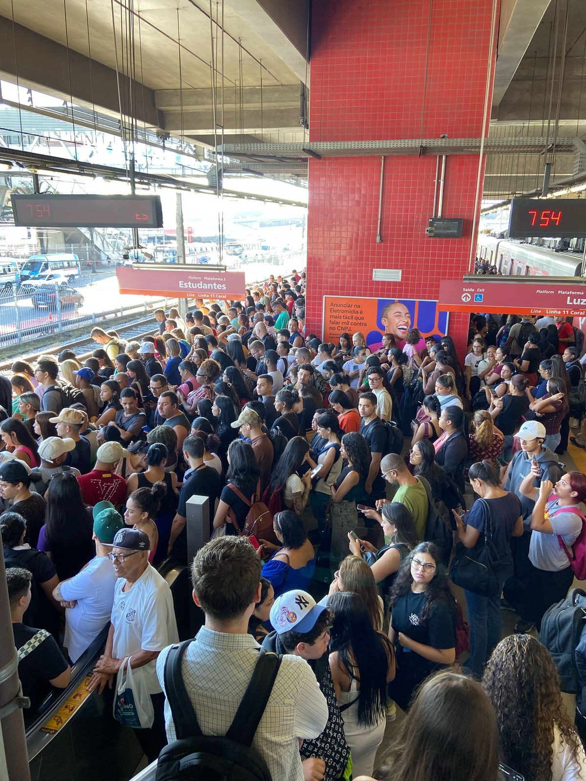 Acidente afeta circulação de trens e causa tumulto na estação Suzano da CPTM