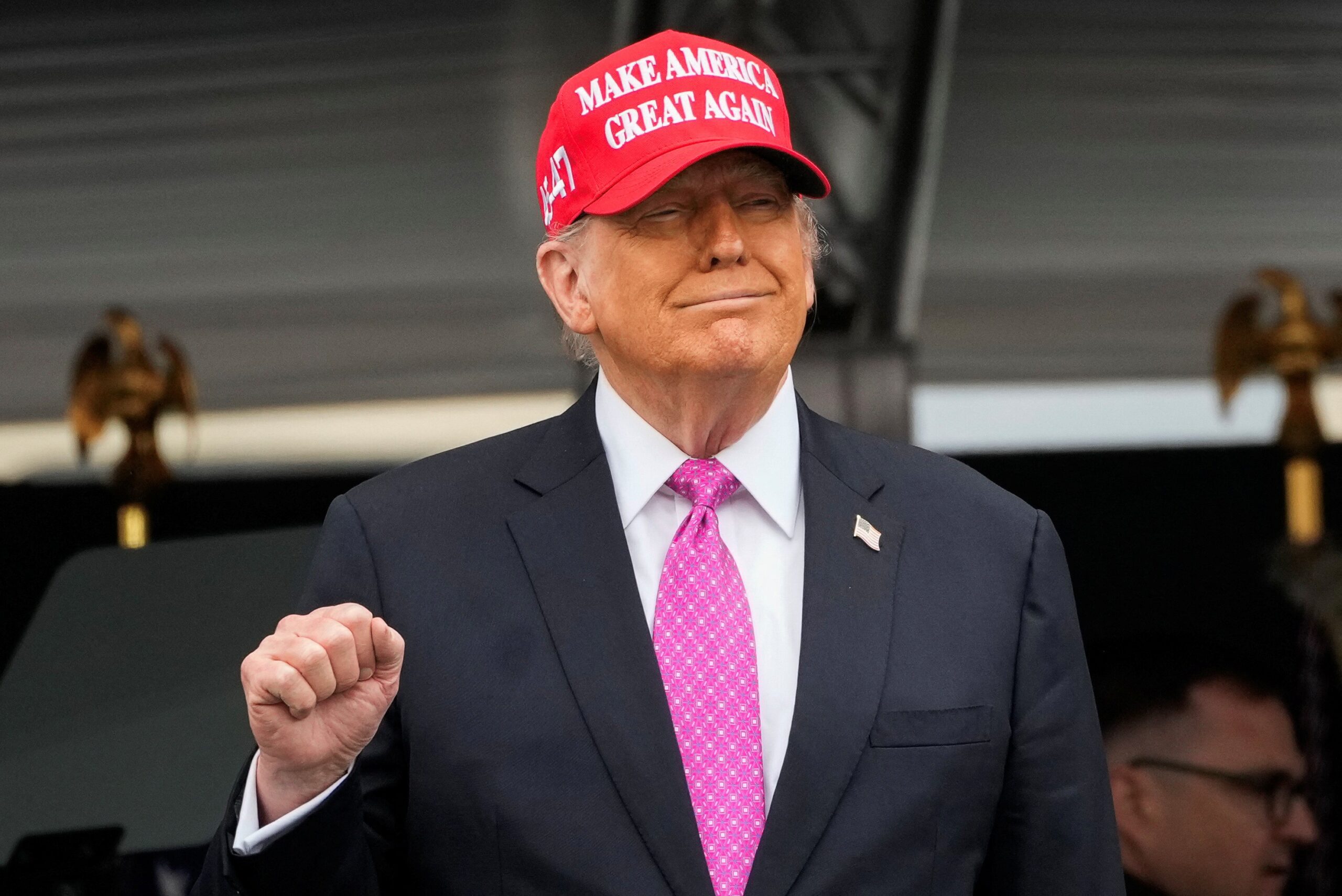 Trump fala em ‘mudança de regime’ no Irã e usa slogan ‘MIGA’ (Make Iran Great Again)